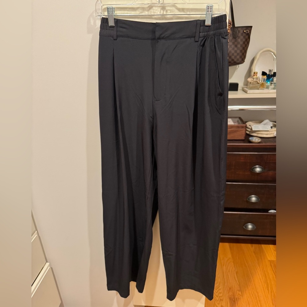 NWT GapFit High-Rise Runaround Pants – Black
